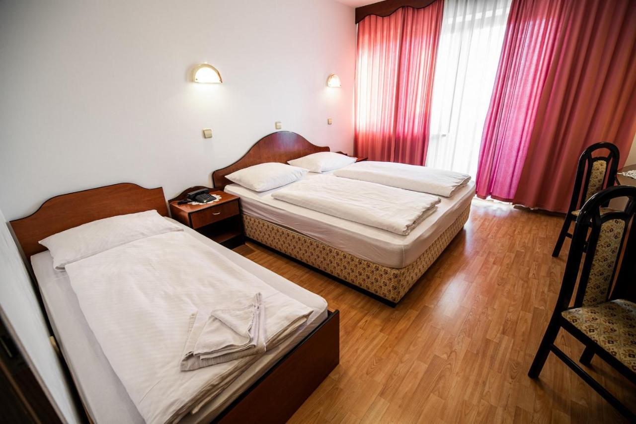 Guesthouse Leski Dvor Lesce  Bagian luar foto