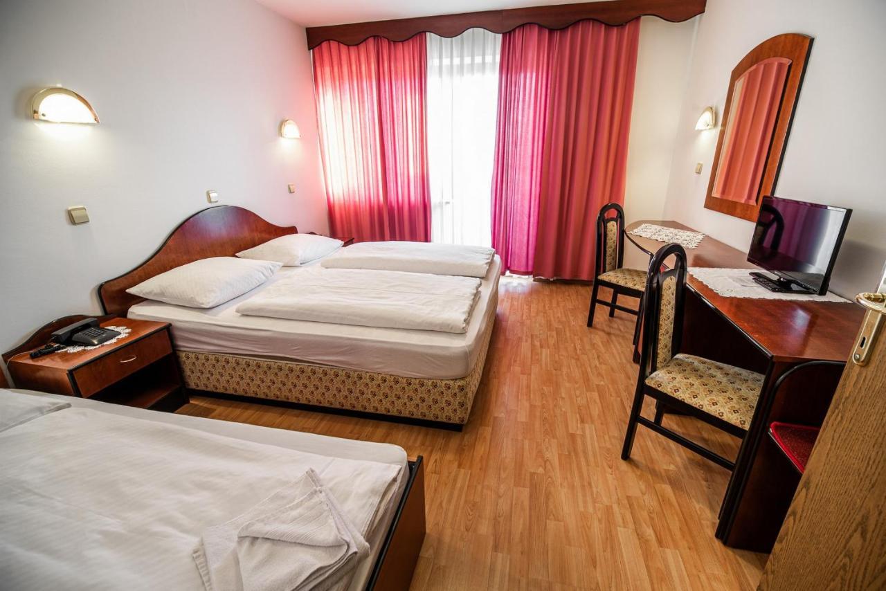 Guesthouse Leski Dvor Lesce  Bagian luar foto