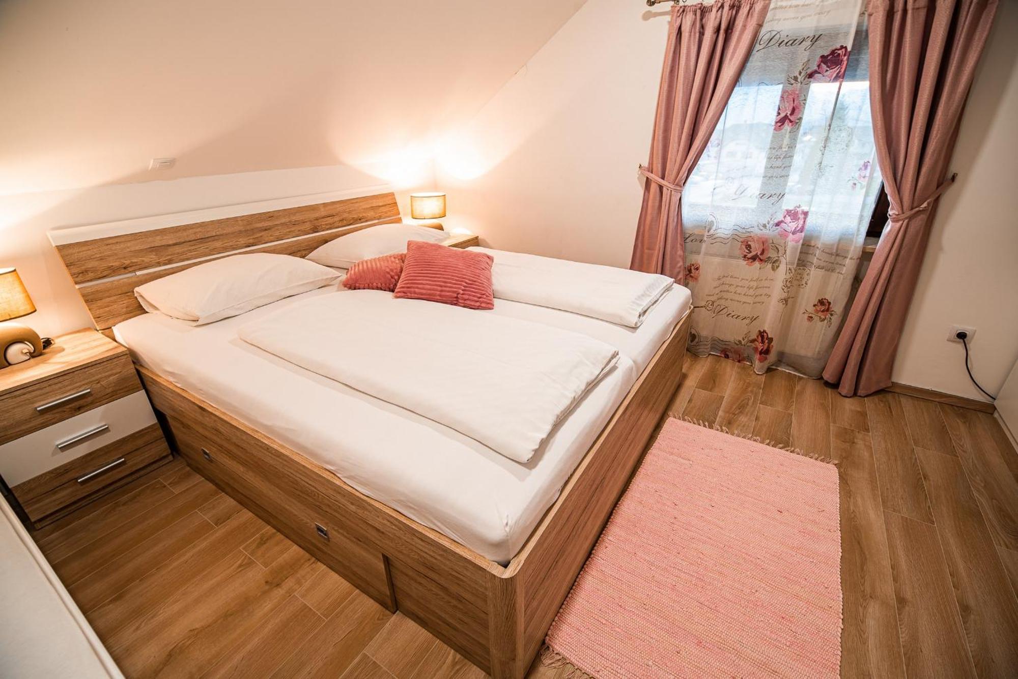 Guesthouse Leski Dvor Lesce  Ruang foto