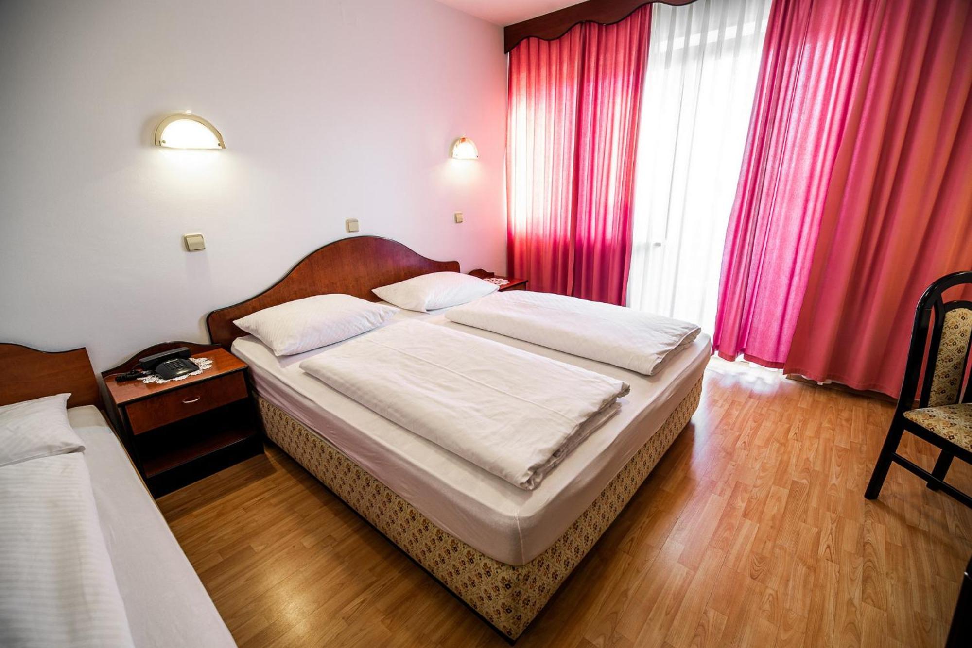 Guesthouse Leski Dvor Lesce  Ruang foto