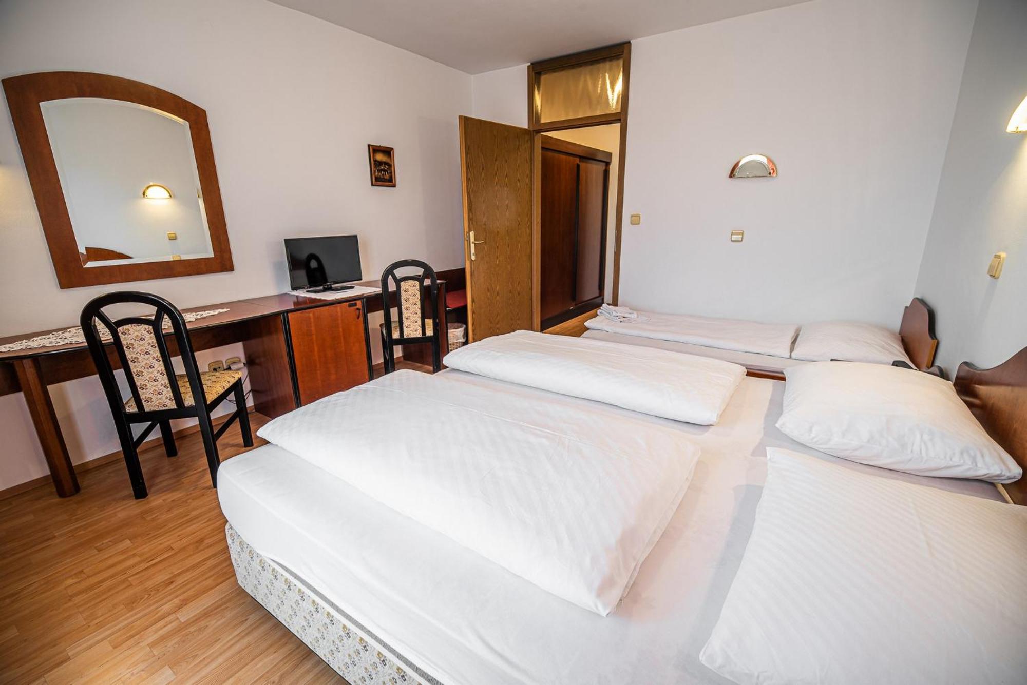 Guesthouse Leski Dvor Lesce  Ruang foto